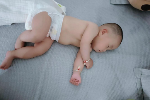 安康几个月宝宝开始长牙